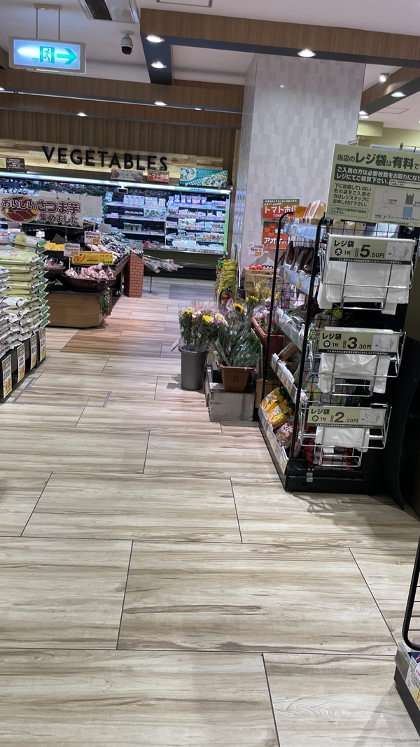 フレッシュマーケットアオイの店内写真