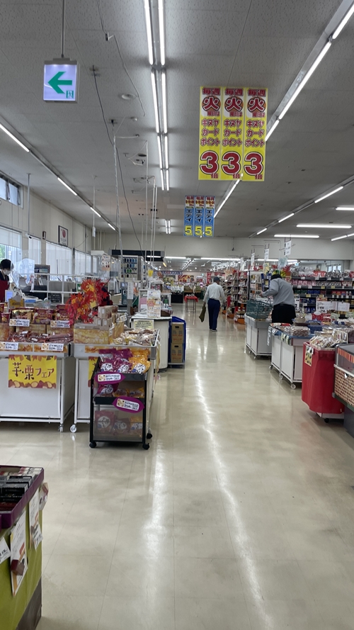 スーパーマーケットのキヌヤの店内写真