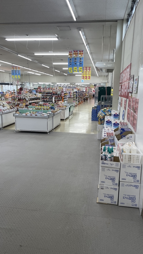 スーパーマーケットのキヌヤの店内写真