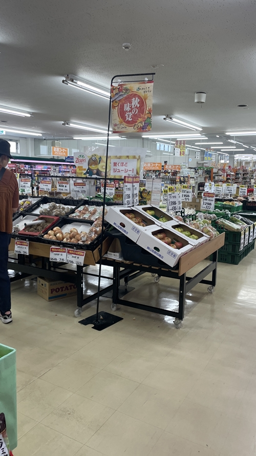 スーパーマーケットのキヌヤの店内写真