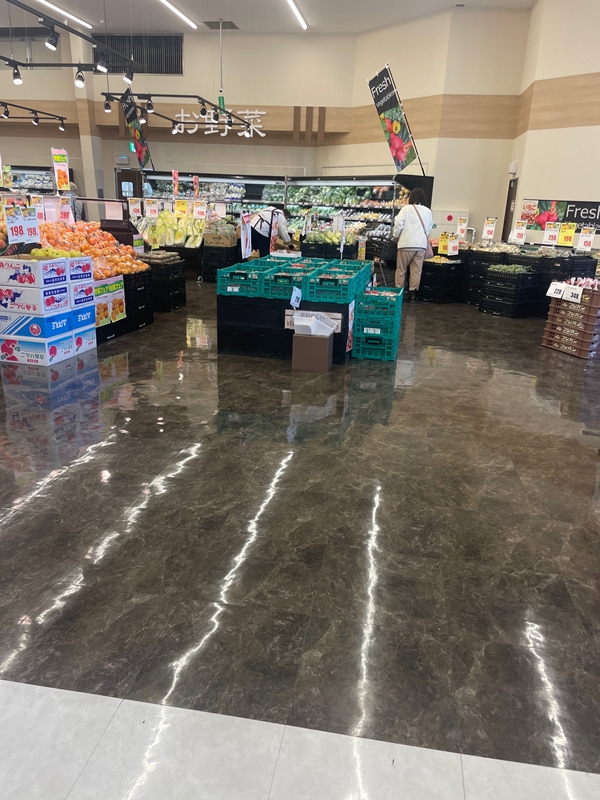 全国展開しているクスリのアオキの店内写真