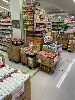 スーパーマーケットのマルイチ店内写真